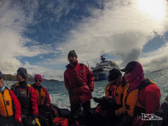Saindo de zodiac do Sea Spirit para nossa primeira sessão de caiaque, em Prion Island, na Geórgia do Sul